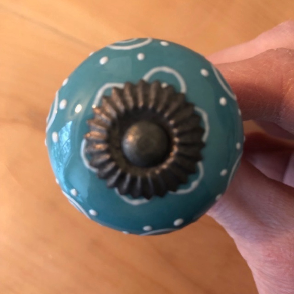 New Anthropologie Knobs Retired Blue & White Indy Hand-Painted Ceramic Set of 30